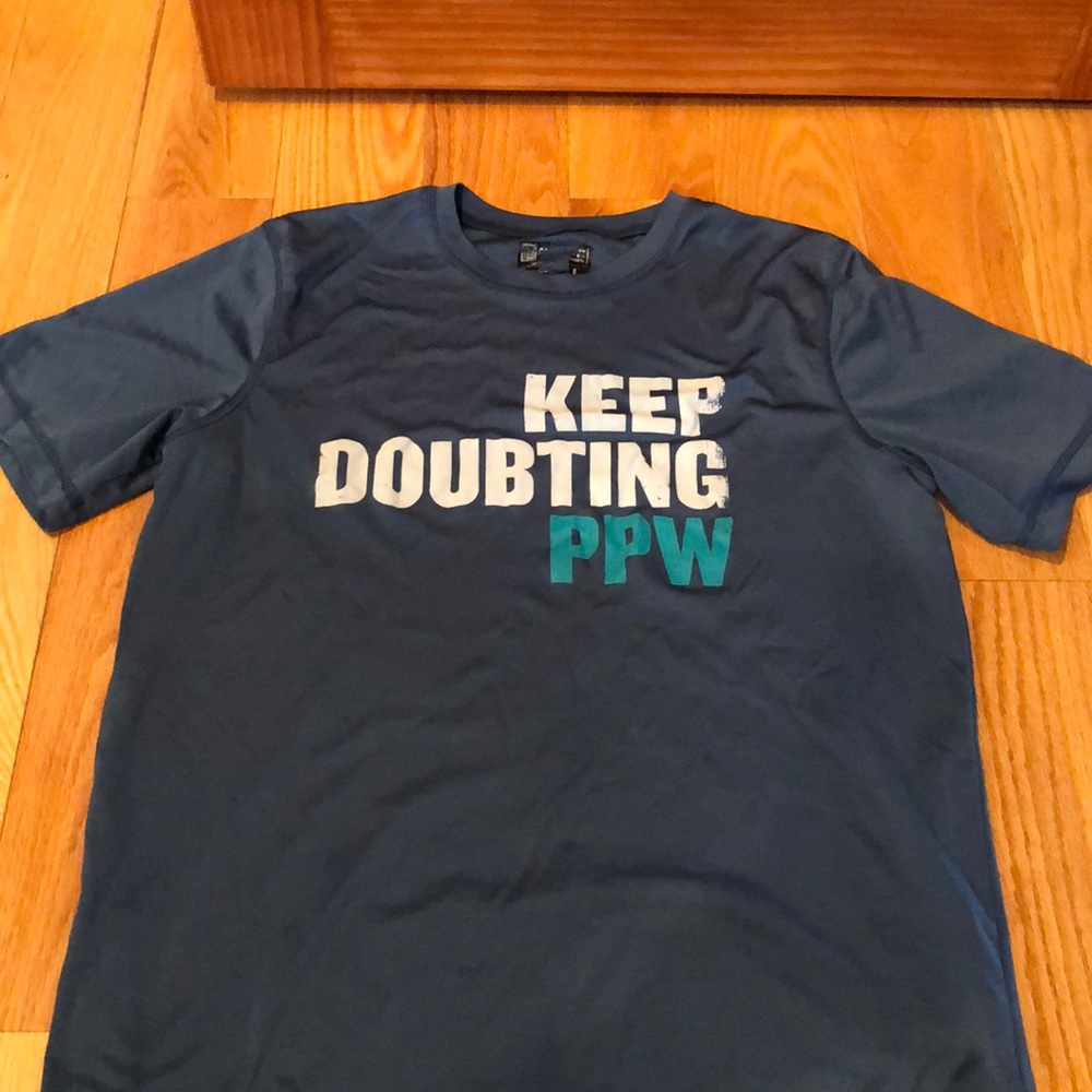 gently worn, men’s large t-shirt